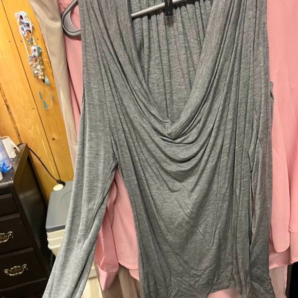 BCBG Grey Shoulder-less top with long sleeves S Small - Picture 2 of 6